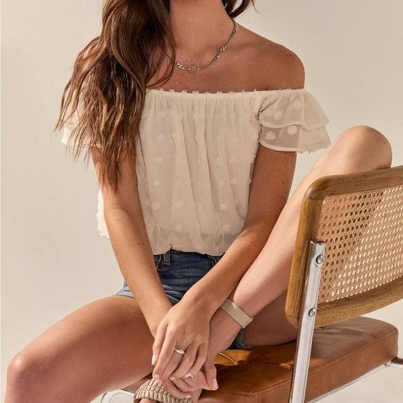 Francesca's Collections White Off Shoulder Ruffled Top - Picture 2 of 7